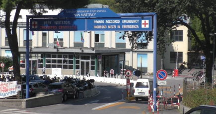 Genova, San Martino: paziente psichiatrico 25enne si allontana dal reparto, ritrovato ferito poco lontano