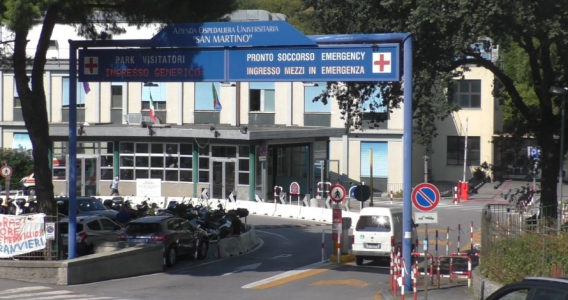 Genova, San Martino: paziente psichiatrico 25enne si allontana dal reparto, ritrovato ferito poco lontano