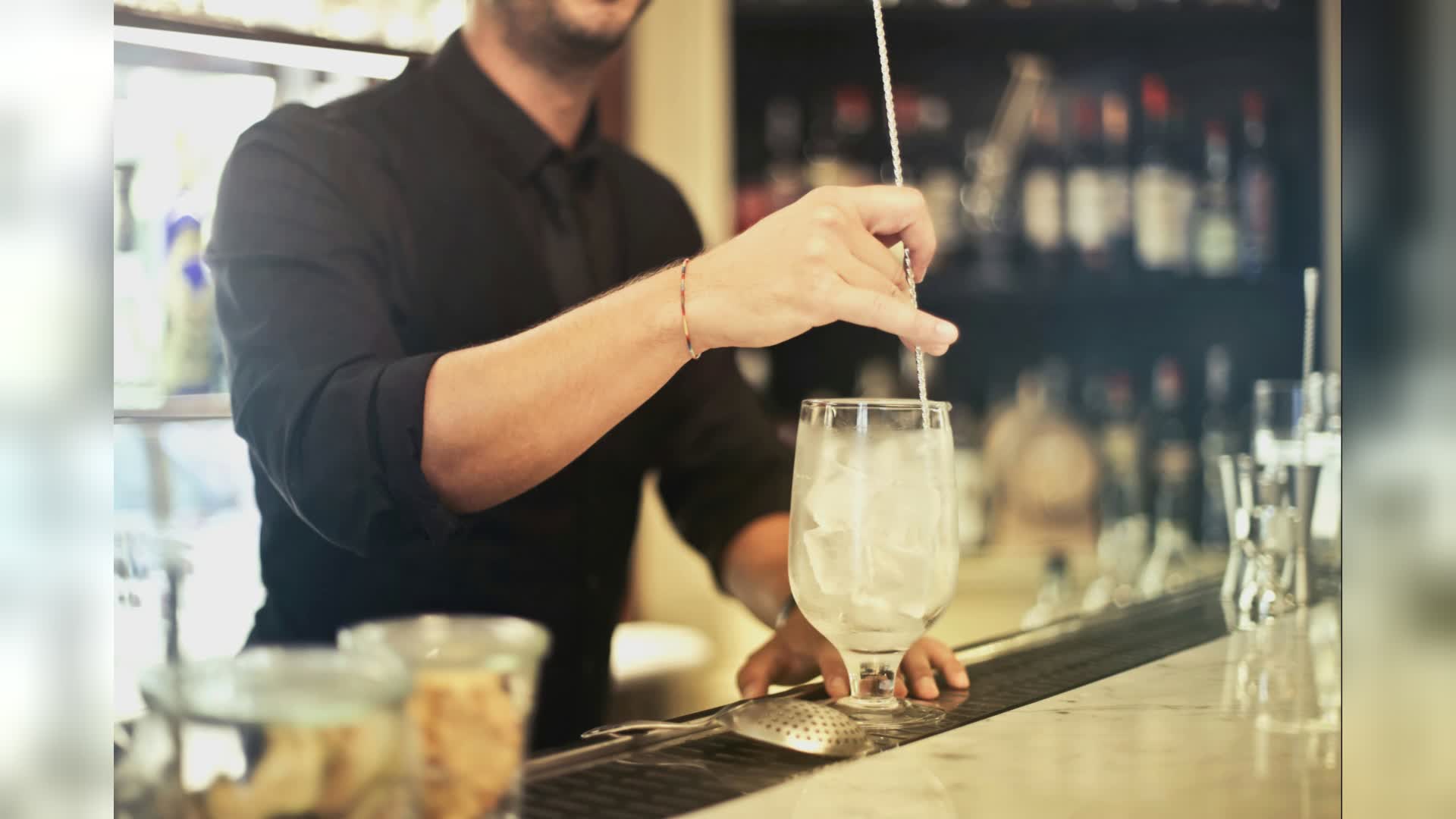 Corso gratuito per Barman in Liguria: formazione e lavoro garantito per giovani under 30