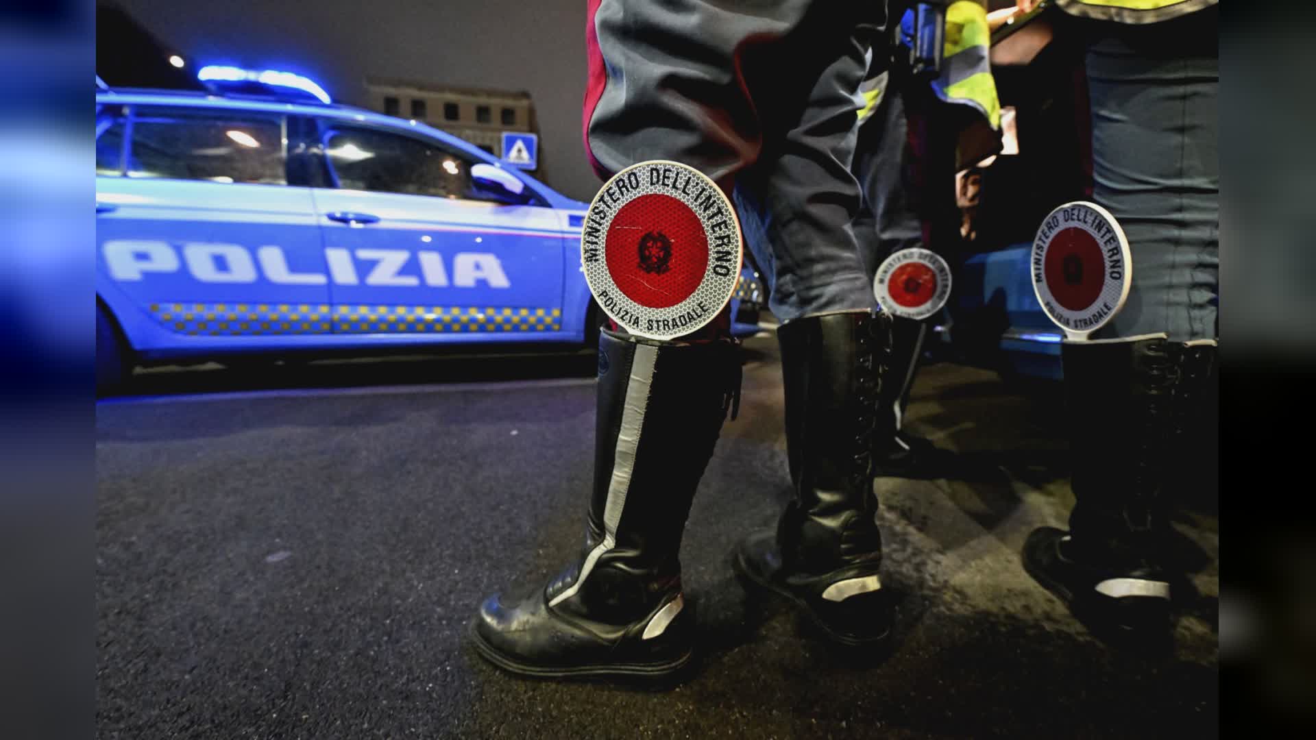 Genova: minacciano passante con coltello per una sigaretta elettronica, tre minorenni arrestati