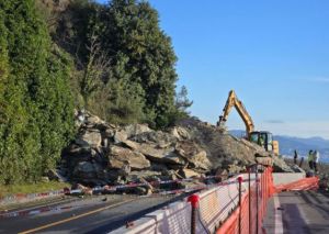 Frana di Arenzano, stop ai pedaggi tra Arenzano e Pra’. Rixi: "Esenzione attiva dalla mezzanotte"