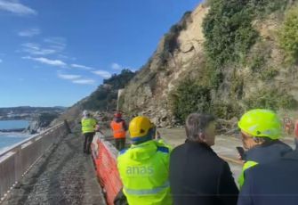 Frana ad Arenzano, Rixi: “Interventi drastici e rapidi per mettere in sicurezza l'Aurelia". Un mese di lavori
