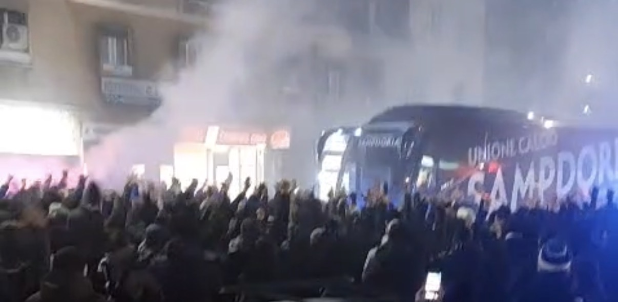 Sampdoria, i tifosi "bloccano" il pullman per dare la carica alla squadra: "Noi vogliamo questa vittoria"