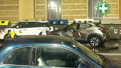 Genova, paurosa carambola in piazza Palermo: sei feriti