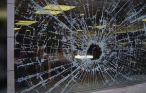 Genova, sgominata la banda delle 'spaccate' in centro. Caccia a un terzo uomo