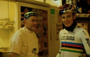 Ciclismo, Finn iridato U23 star del web: l'ex pro Marangoni gli dedica un video, dalle salite del Levante genovese alla pasticceria delle soste