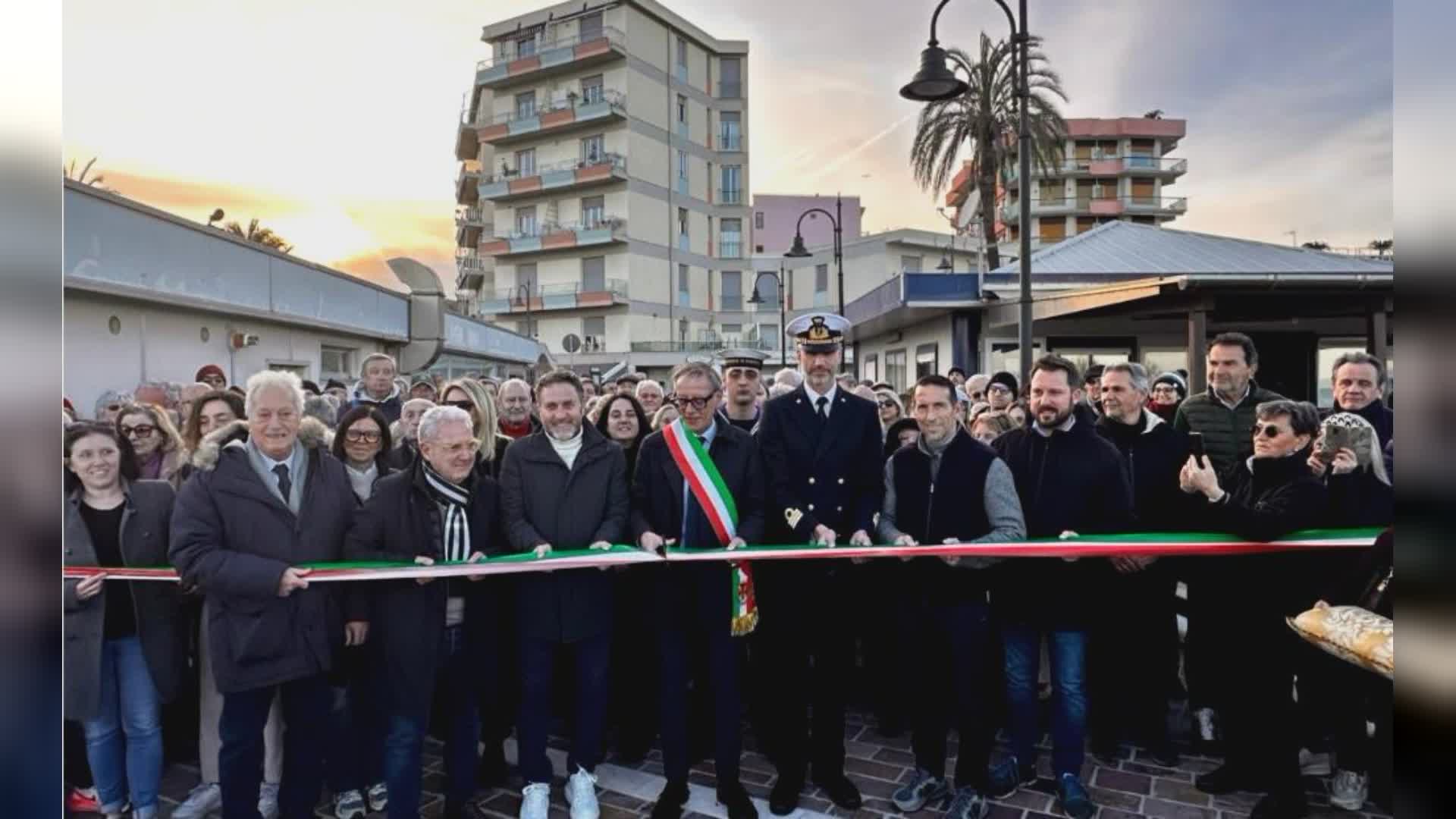 Albenga, inaugurato il nuovo pontile della Darsena: un investimento da 200 mila euro per cittadini e pescatori