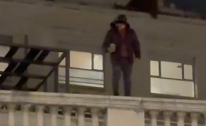 Genova, minaccia di buttarsi dal ponte Monumentale, ma all'arrivo dei soccorsi se ne è già andato