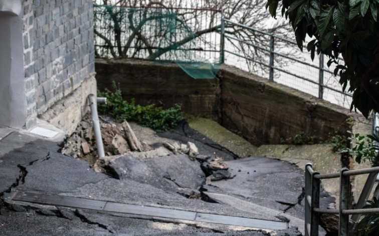 Crollo Lagaccio, nuovo cedimento. Sindaca Salis: "Serve un intervento strutturale, Genova è una città fragile"