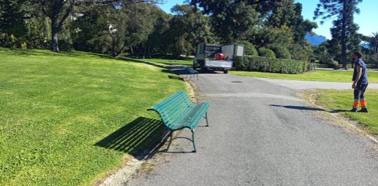 Genova, ripristinate le panchine nei parchi di Nervi. Eseguita anche nuova installazione