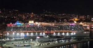 La Costa Toscana salpa da Genova: inizia l’avventura verso Sanremo 2026