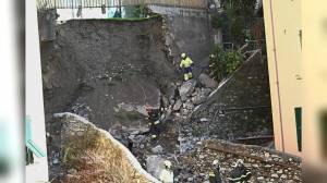 Genova: altro smottamento sotto l'edificio evacuato di via Napoli, si amplia il fronte della frana. Chiuso parco Gavoglio