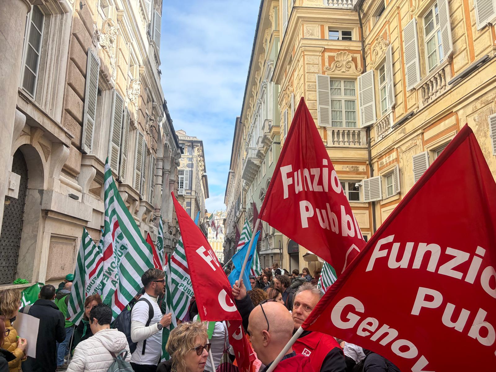 Servizi educativi 0-6, sindacati in presidio a Tursi: "Il sistema va avanti solo grazie ai lavoratori"