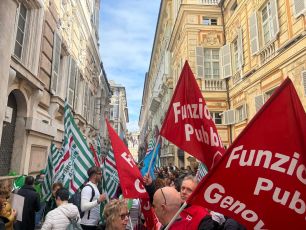 Servizi educativi 0-6, sindacati in presidio a Tursi: "Il sistema va avanti solo grazie ai lavoratori"