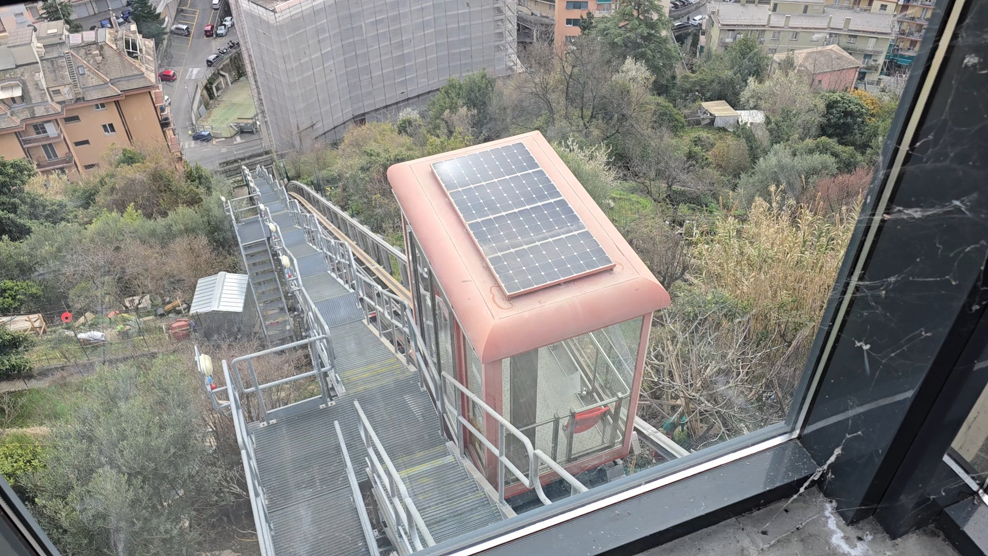 Quezzi, l’ascensore riapre dopo 10 mesi di stop. Amt a Telenord: "Attivo dai primi di marzo" 