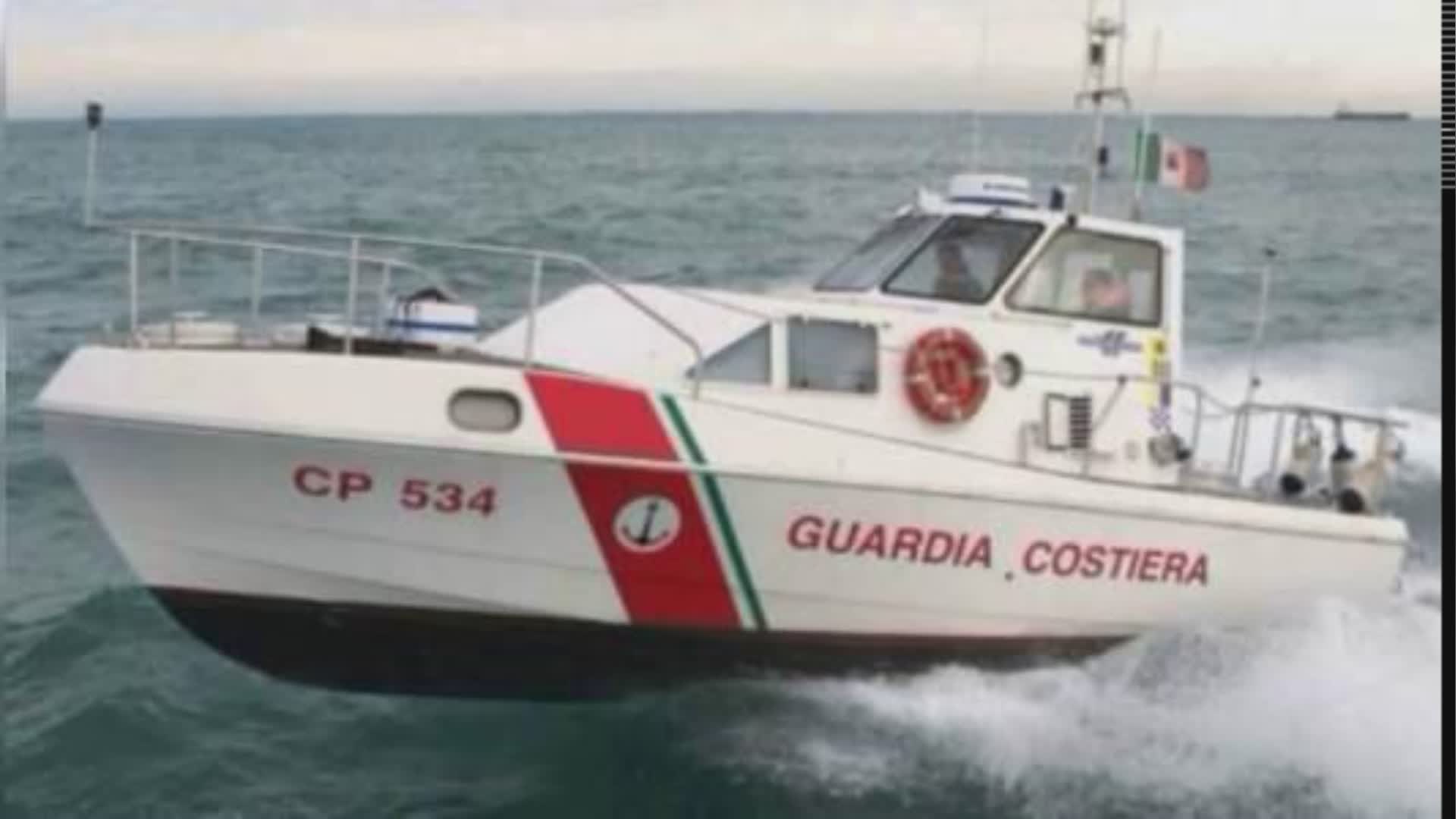 Sestri Levante: cagnolina si perde a Conscenti e finisce in mare, salvata al largo di Sant'Anna dalla Guardia Costiera