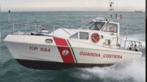 Sestri Levante: cagnolina si perde a Conscenti e finisce in mare, salvata al largo di Sant'Anna dalla Guardia Costiera