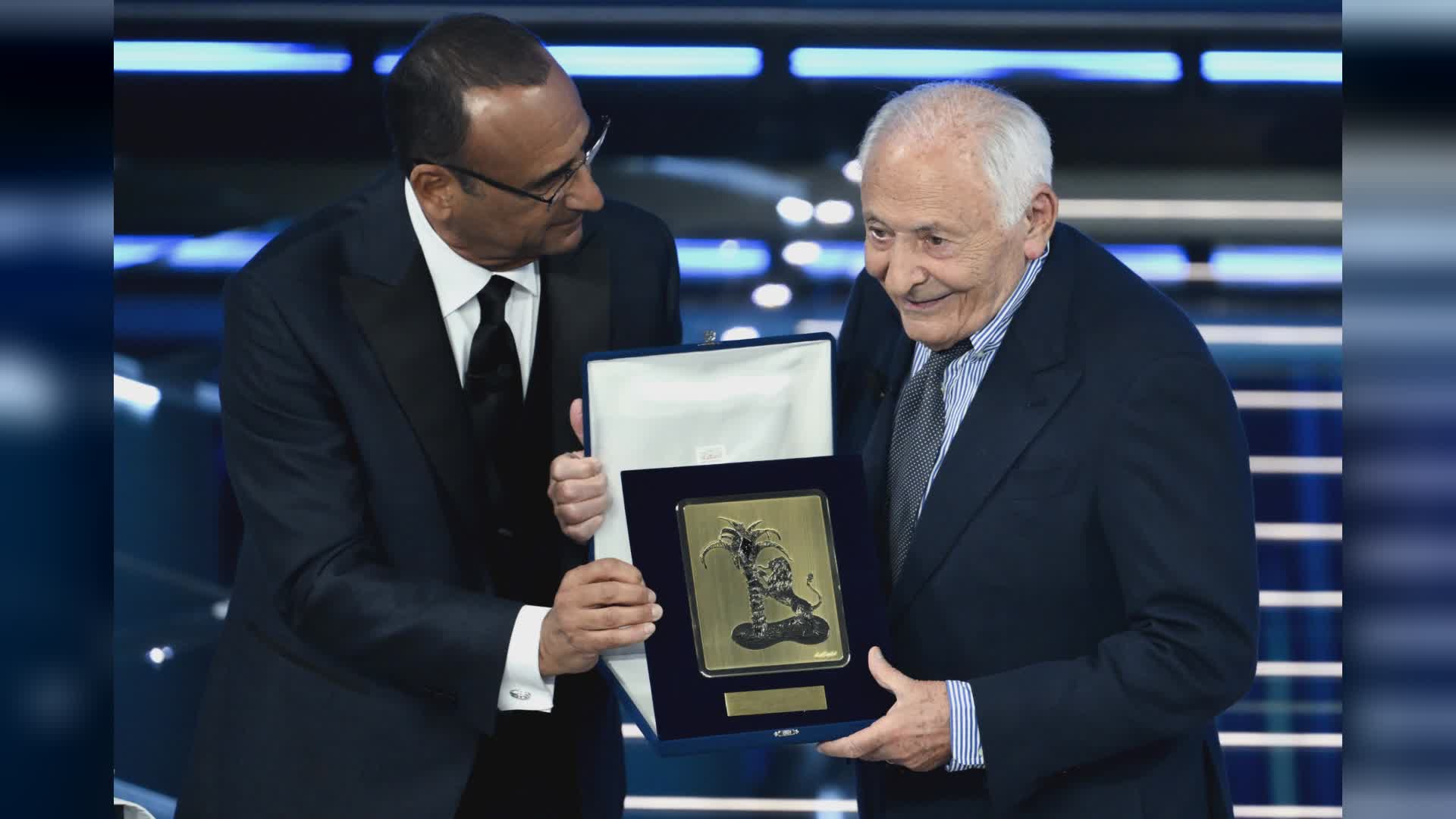 Sanremo: Mogol a Roma su elicottero Vigili Fuoco, a... divampare è la polemica