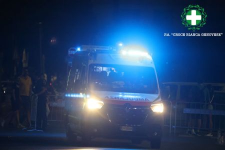 Genova, agenti salvano uomo colpito da bottigliata e arrestano il responsabile