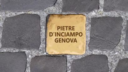 Silvia Salis alla posa della pietra d'inciampo per Antonio Milani