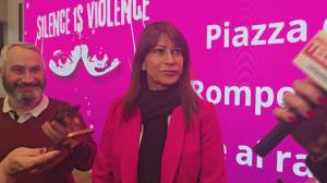 Genova celebra l’8 Marzo con Wall of Dolls: arte, flash mob e educazione contro la violenza sulle donne