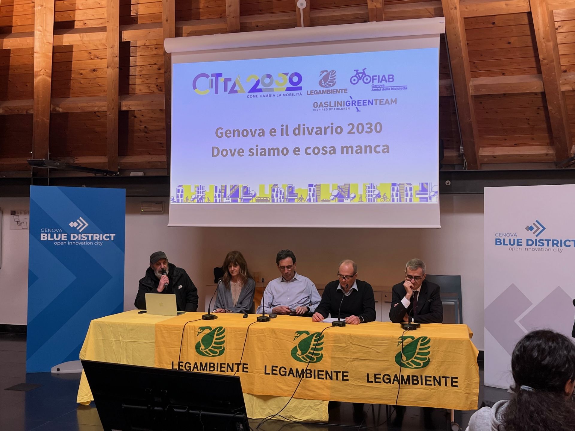 Dossier di Legambiente: problemi con il biossido di azoto, polveri sottili sotto controllo. Piaga incidenti stradali