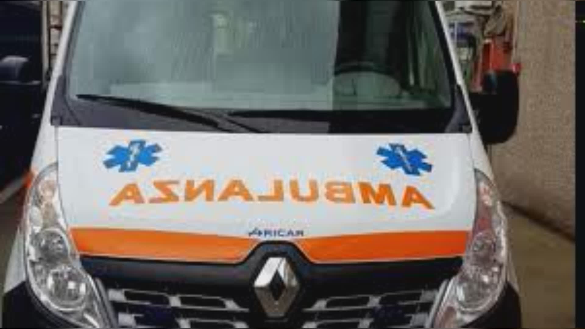 Cornigliano, donna travolta da un autobus: trasportata in codice rosso al San Martino
