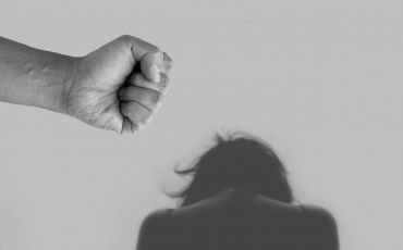 Violenza domestica in Liguria, oltre 3.300 segnalazioni al 112 nel 2025