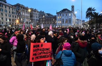 Genova, almeno 2000 persone alla manifestazione transfemminista contro il disegno di legge Bongiorno
