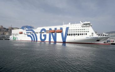 GNV Aurora: primo bunkeraggio GNL a Genova e test cold ironing entro l’estate