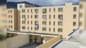 Sanremo, detenuto aggredisce agenti a Valle Armea: quattro feriti