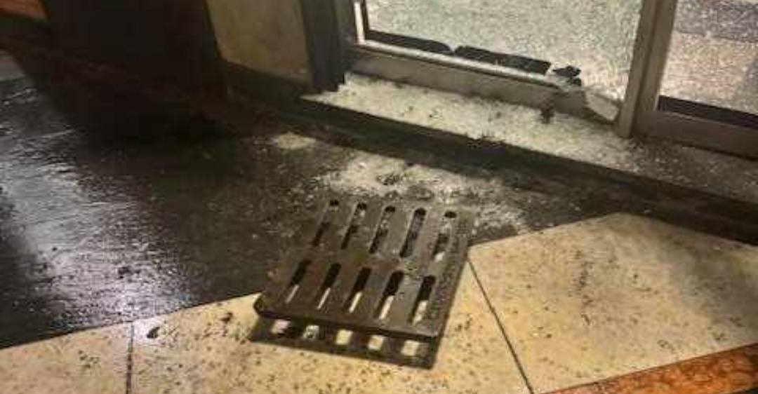 Genova, spaccate nei negozi con tombini: arrestato 56enne dopo due colpi nel centro