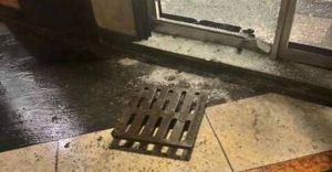 Genova, spaccate nei negozi con tombini: arrestato 56enne dopo due colpi nel centro