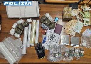 Genova, Blitz antidroga: arrestati tre spacciatori, sequestrati più di 2 kg di cocaina e 45mila euro 