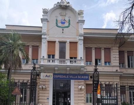 Genova, ubriaco tenta di saltare la coda al pronto soccorso: arrestato 21enne al Villa Scassi