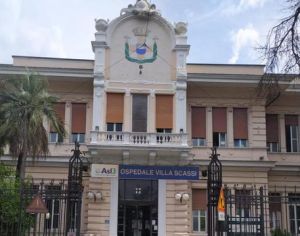 Genova, ubriaco tenta di saltare la coda al pronto soccorso: arrestato 21enne al Villa Scassi