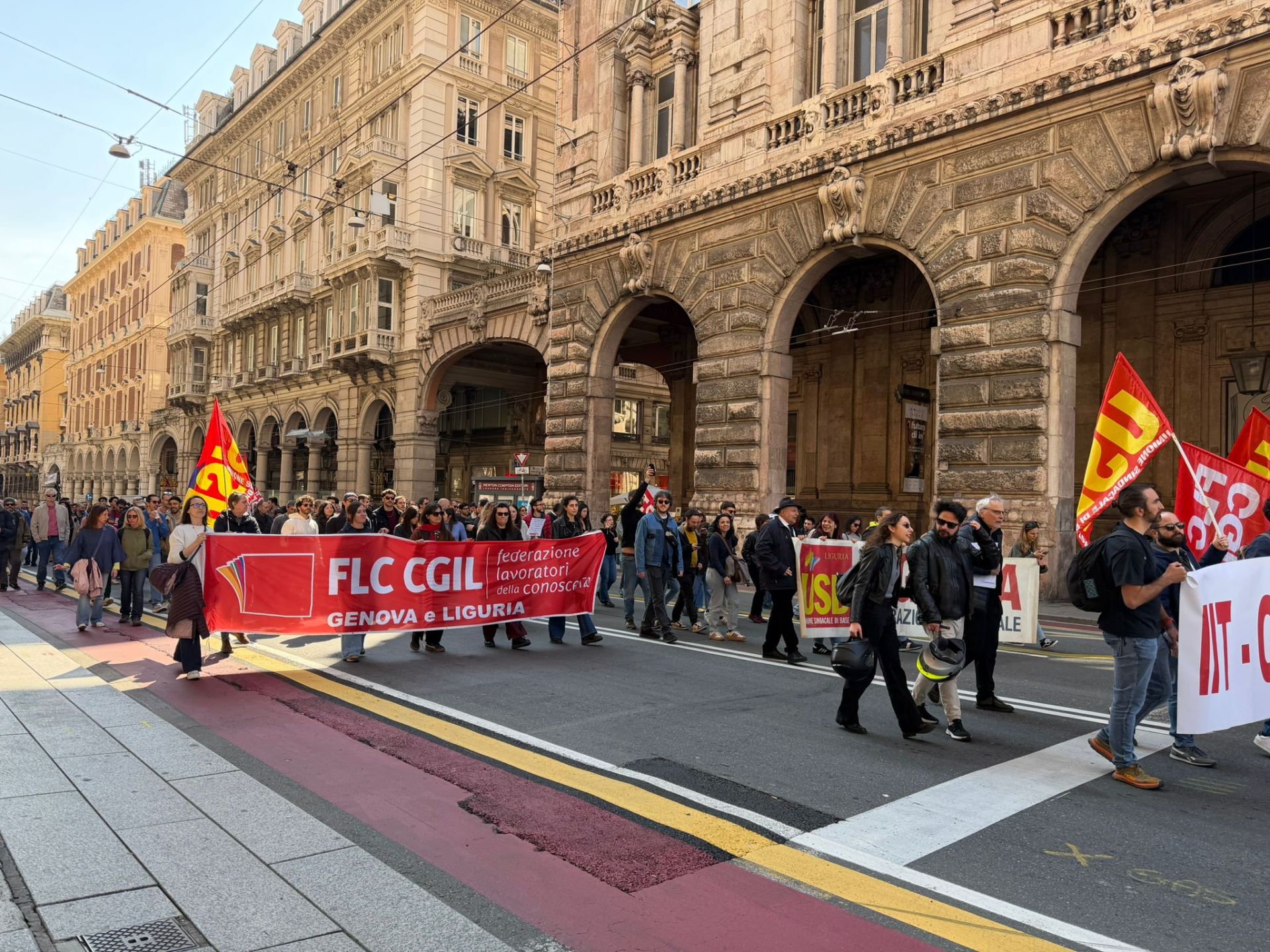 Iit, sciopero a Genova: lavoratori in piazza per contratto e contro il precariato