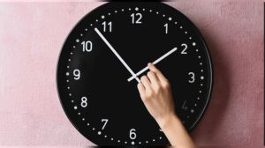 Ora legale permanente, il Parlamento riapre il dossier: verso l’addio al cambio stagionale