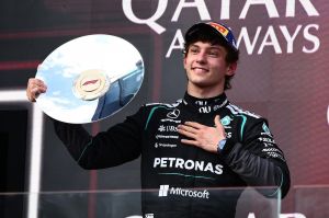 Kimi Antonelli scrive la storia in Giappone: il più giovane leader mondiale di Formula 1