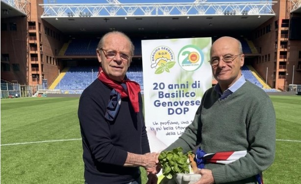 Piatto di trenette per Genoa e Sampdoria col basilico DOP coltivato sul prato del Ferraris 