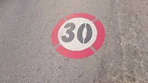 Sestri Ponente, la nuova Zona 30 e strisce “high-tech” in piazza Baracca