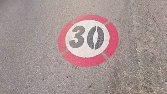 Sestri Ponente, la nuova Zona 30 e strisce “high-tech” in piazza Baracca