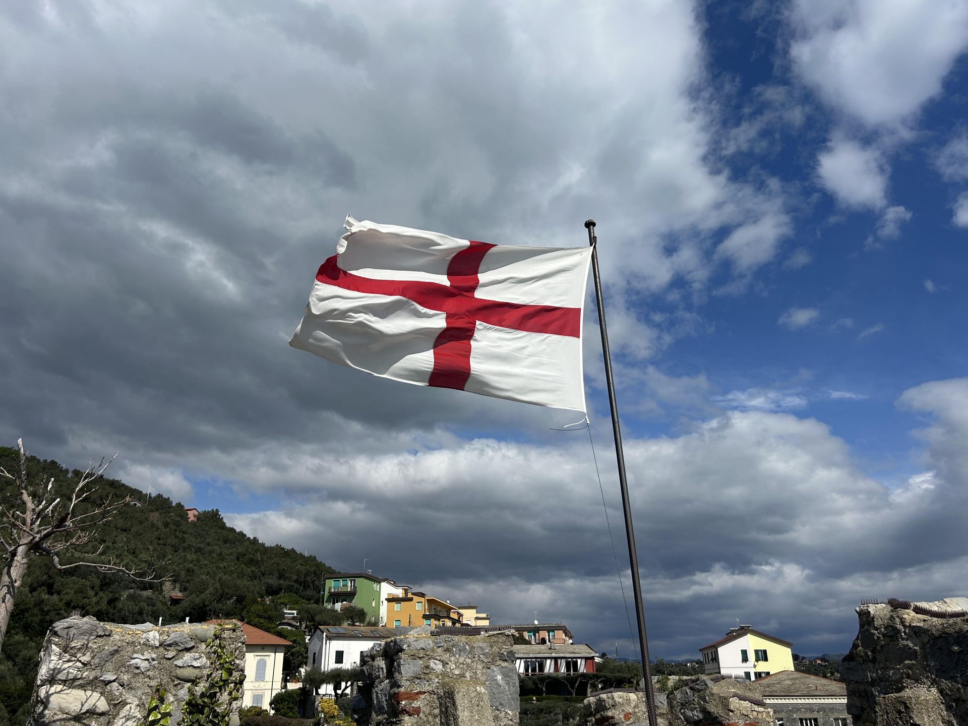 La nuova puntata di Benvenuti in Liguria da Portovenere dove sventola la bandiera di Genova