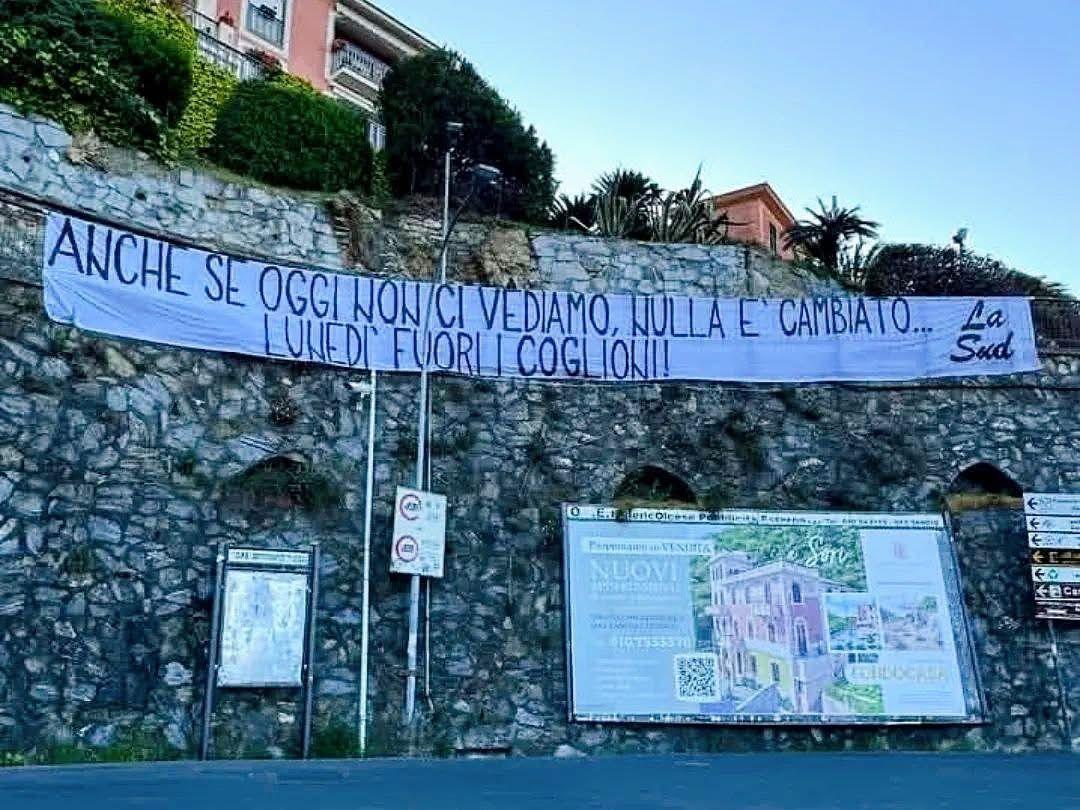 Bogliasco, striscione dei tifosi sampdoriani tiene alta la tensione a due giorni dalla sfida contro l'Empoli