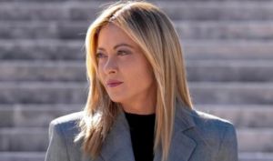 Presidente Meloni nel Golfo: energia, sicurezza e stretto di Hormuz al centro della missione