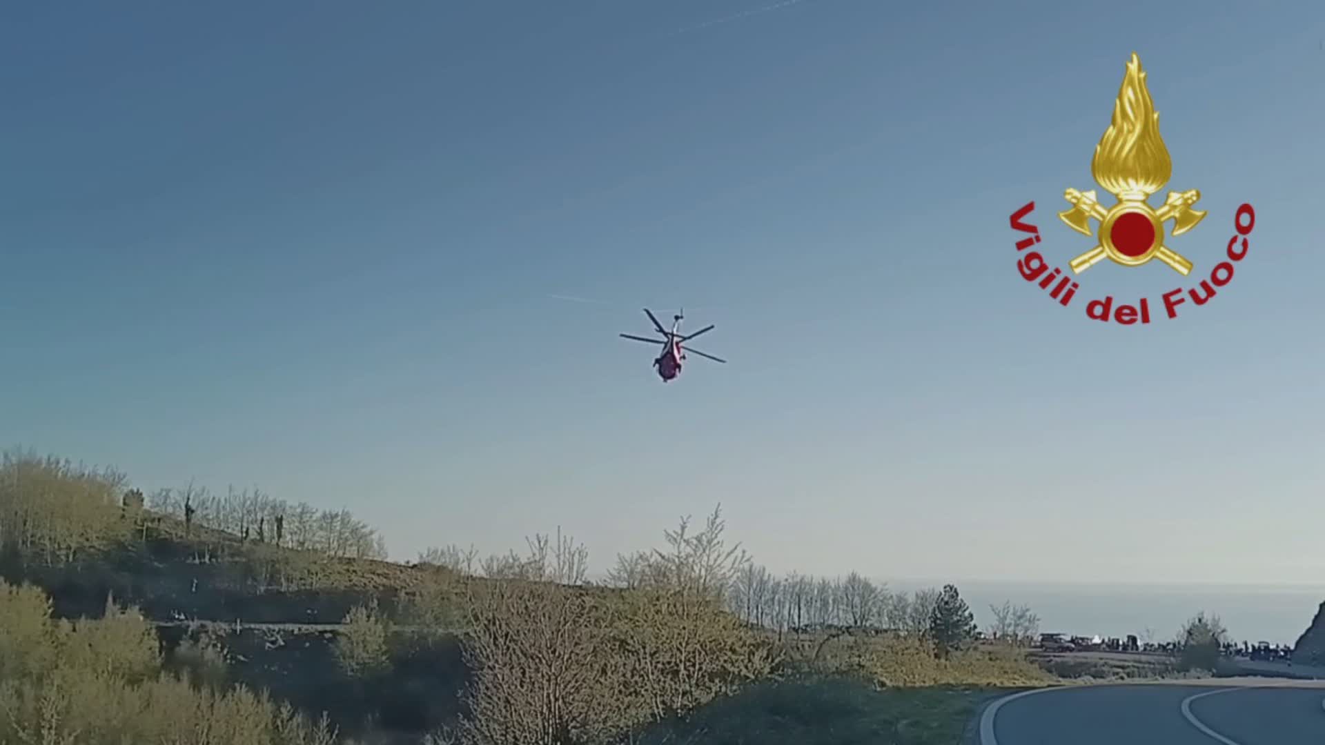 Torriglia e monte Fasce, elicottero dei VVF in azione per prestare soccorsi