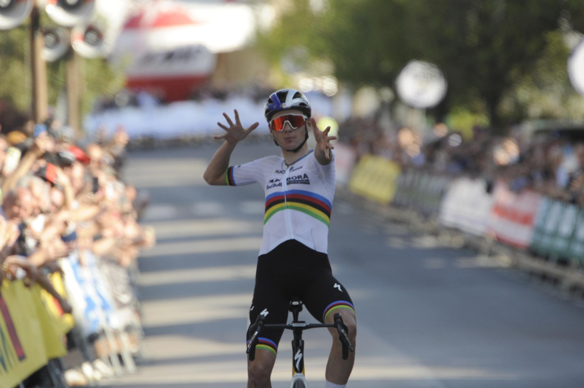 Ciclismo: il ligure Finn come Pogacar, bis al Belvedere che mancava da 66 anni 