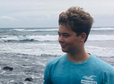 Energia senza limiti: a 19 anni crea un accumulatore portatile che funziona anche senza rete