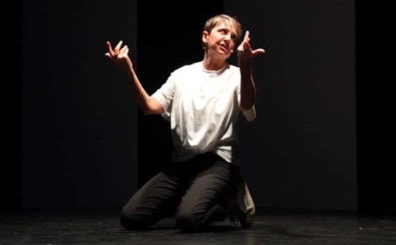 “Viva le donne”: Debora Villa protagonista al Teatro Govi per Donne In’Canto