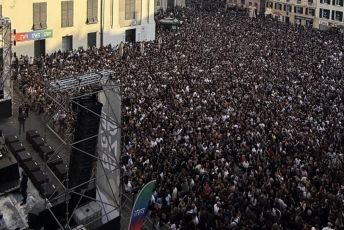 Charlotte de Witte infiamma Genova: migliaia in Piazza Matteotti per il maxi dj set gratuito